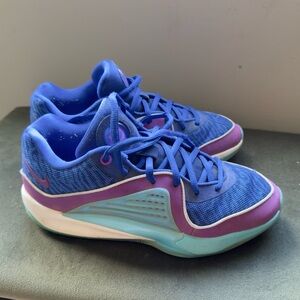 Nike sneakers size 6.5